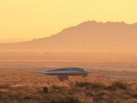 该判几年？B-21匿踪轰炸机首飞画面曝光航空迷抢拍「飞翼」展翅【365娱乐资讯网】