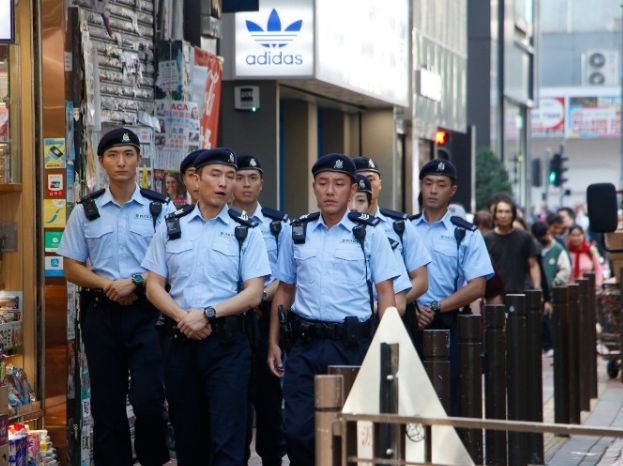 又一TVB警匪剧开拍！TVB视帝与众星现身闹市，吸引大批途人围观