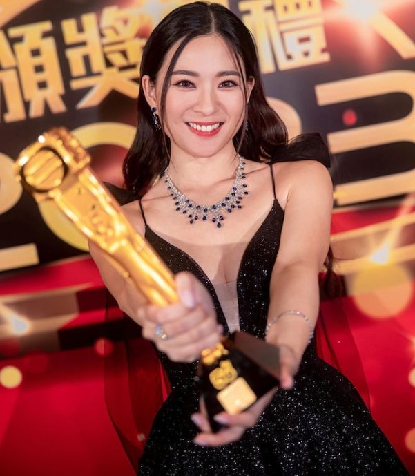 TVB身材出众小花大晒与林峯合照！公开示爱：钟意15年了