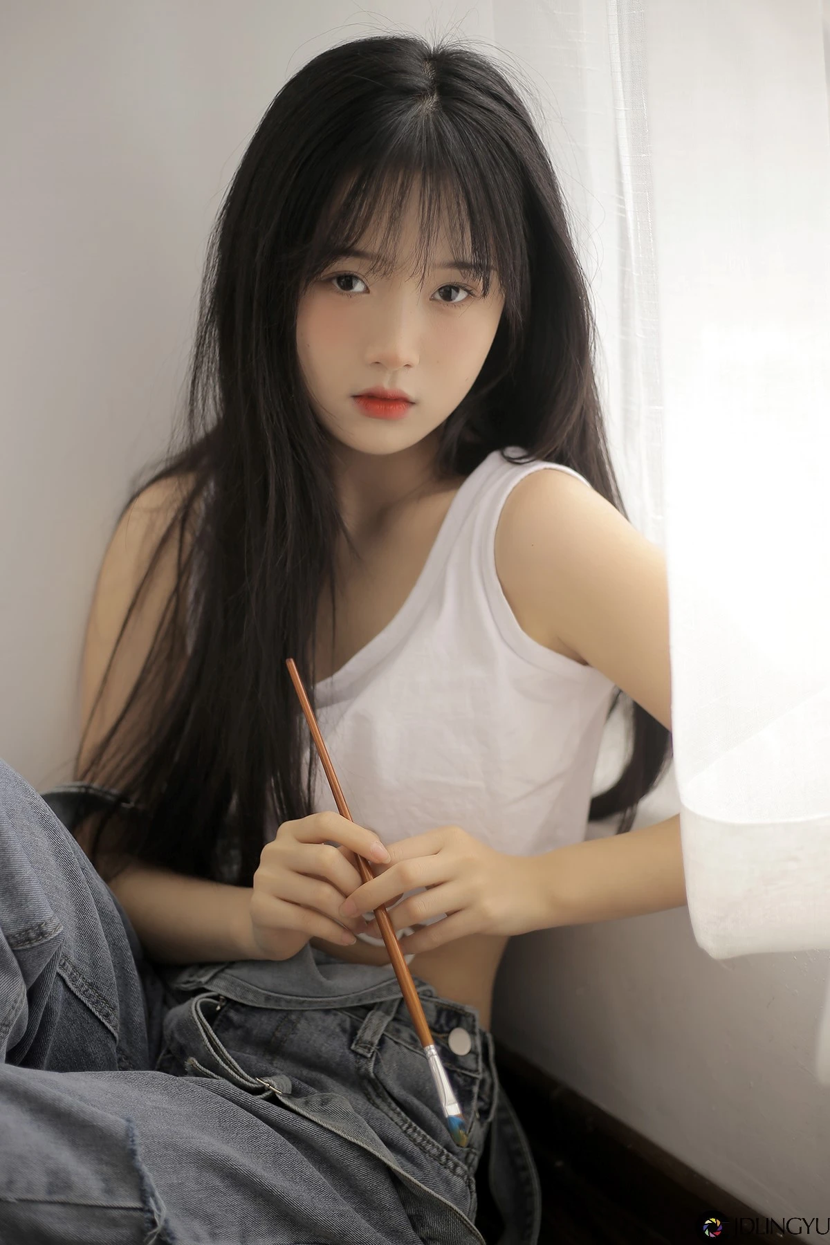 [至春禾] 涂鸦少女 写真美图壁纸