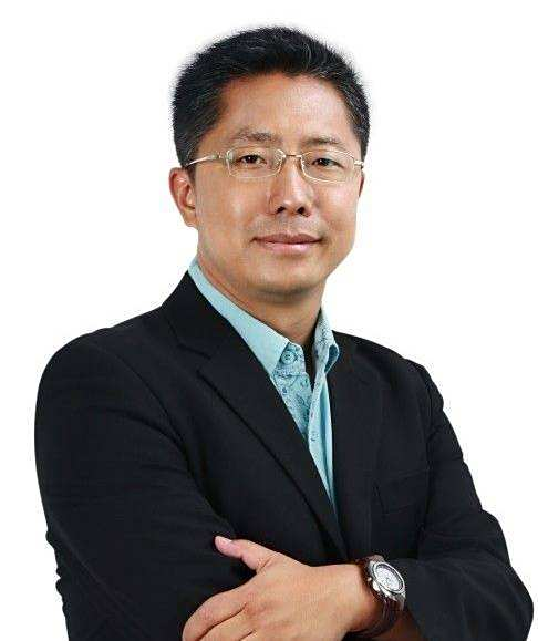 “中国英语教父”李阳，成了锐评一切的“全领域教父”