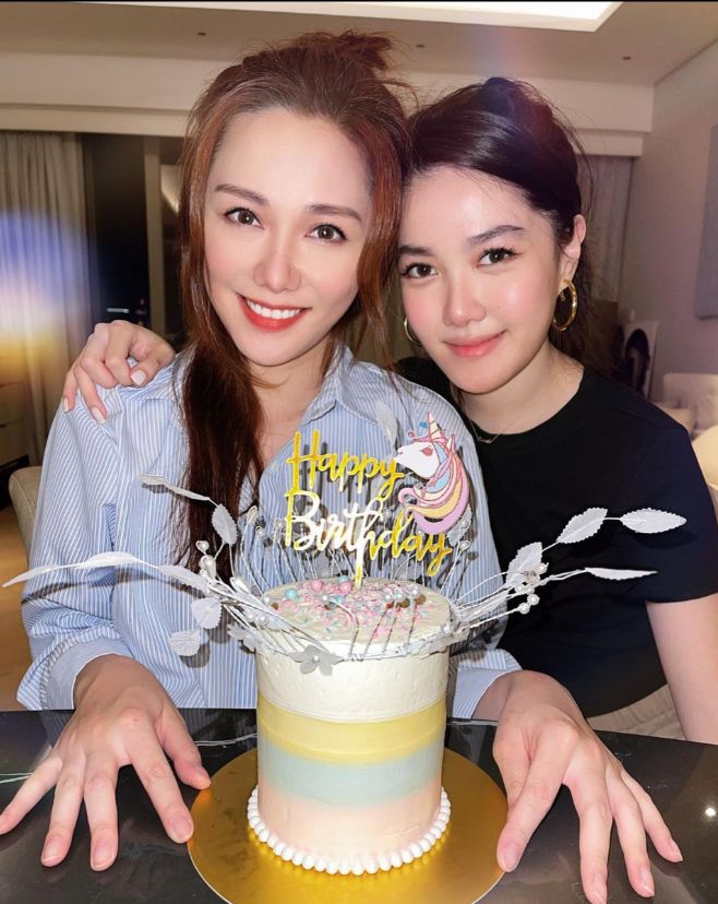 TVB视帝太太汤洛雯为妹妹庆生！28岁中大法律系毕业，身材性感过家姐！