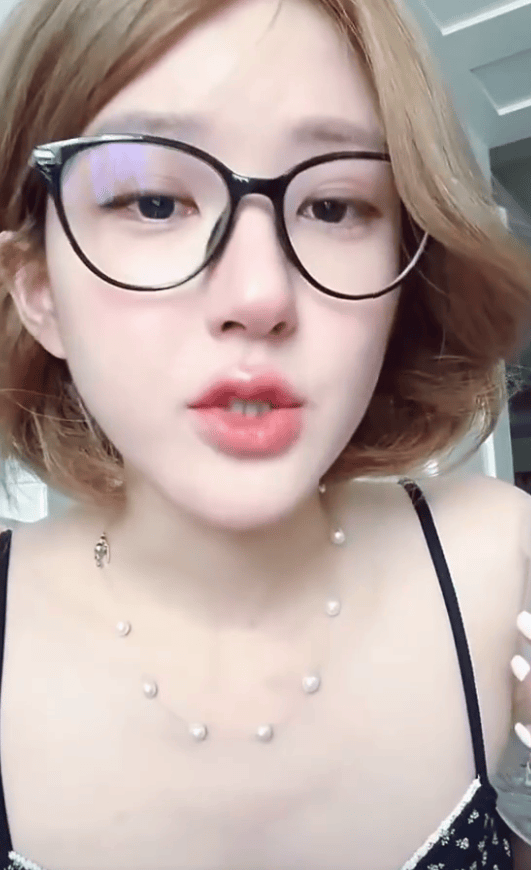 赵露思直播被粉丝感动落泪 称因为他们才走到现在