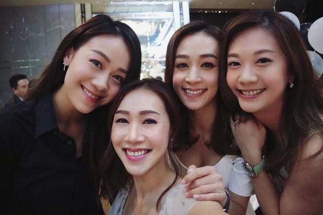 前TVB偷食女星家姐大晒火辣比基尼！被批晒性感成瘾！曾与儿子合照被误认夫妻调情