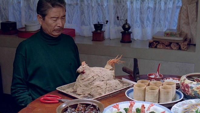 经典回顾｜重看《饮食男女》：一桌菜，能修复一个家吗？