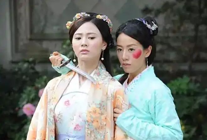 TVB前花旦为知名监制爸爸庆77岁生日！妈妈罕见露面！离巢后父亲执导拍剧不断！
