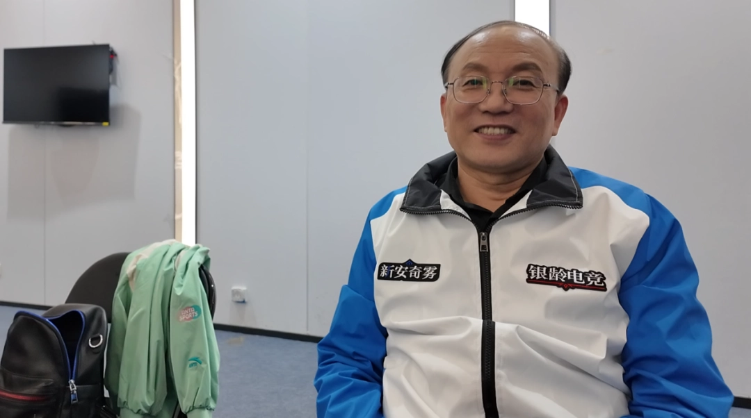 当我在看60岁的老人打电竞比赛时，我在看什么