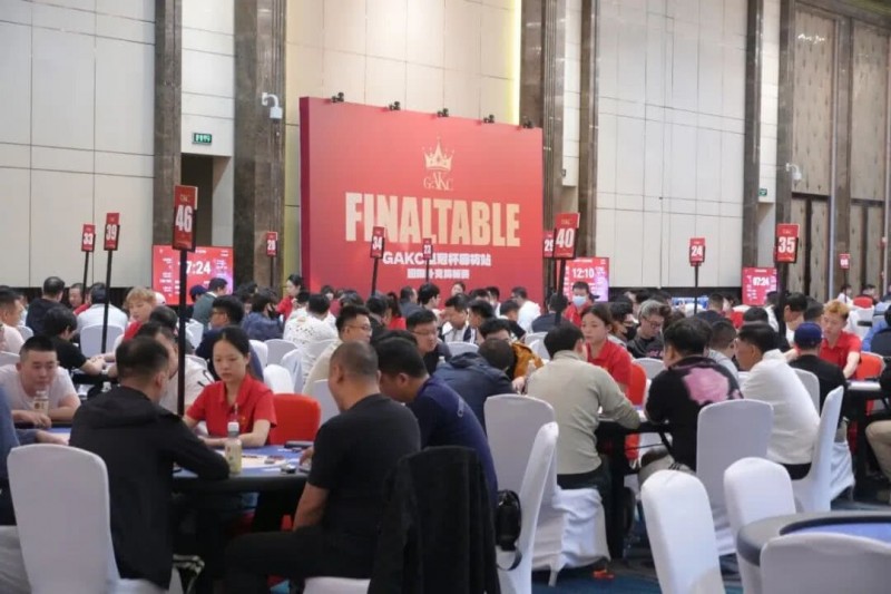 【EV扑克】GAKC皇冠杯廊坊站|高能炸场!主赛半决赛162人角逐,17人晋级决赛,包喜豪3815000记分牌成为CL【365娱乐资讯网】